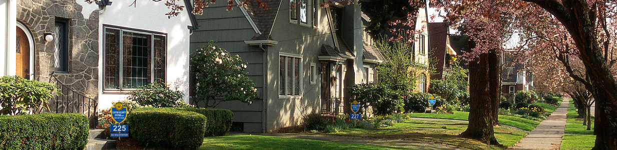 neighorhood-houses-custom-yard-signs