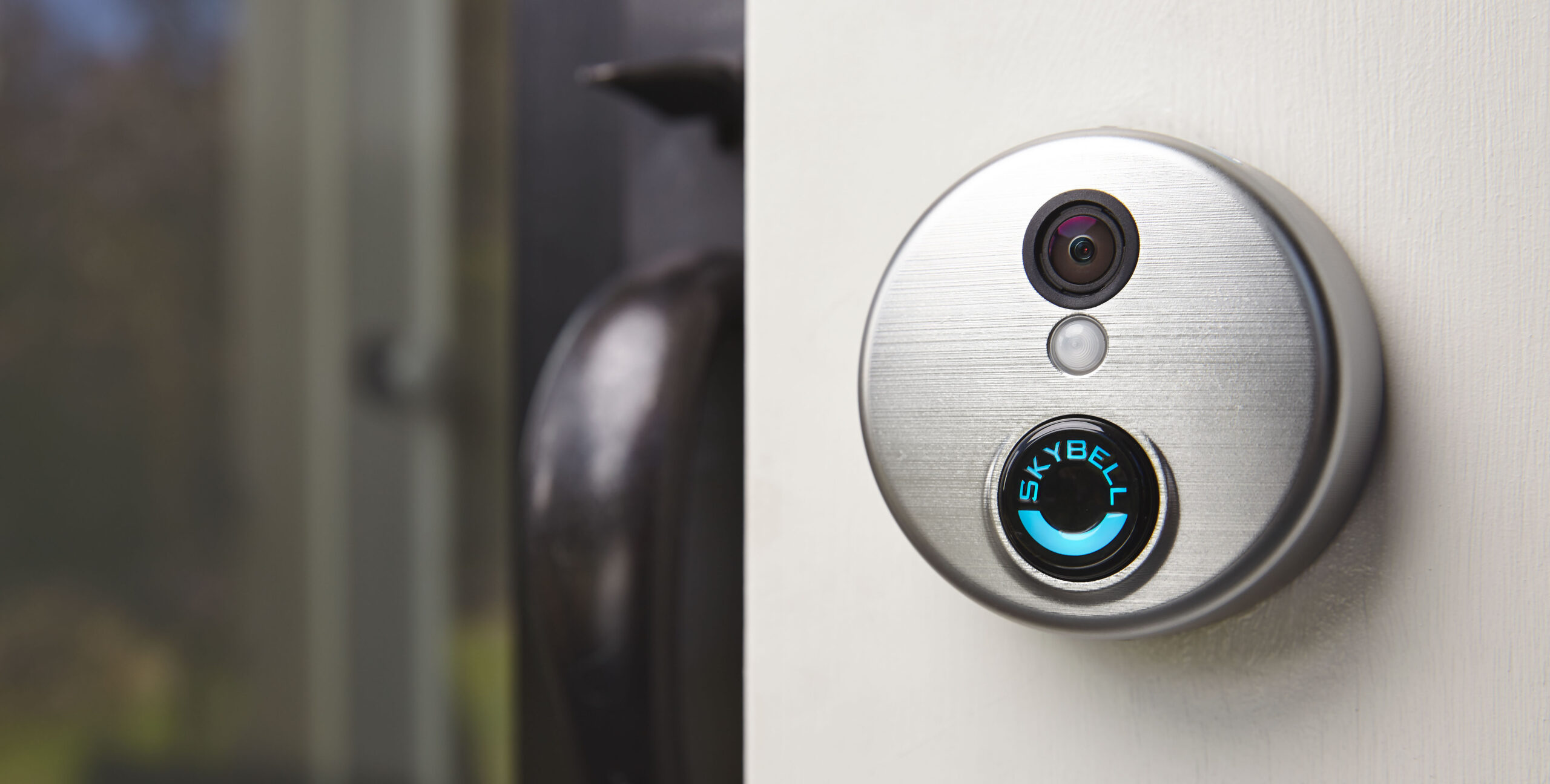 Control the sound of your doorbell with Smart Chime technology